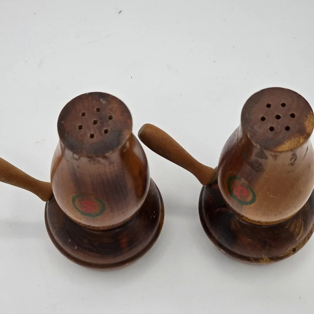 Vintage Hand‎ Turned Wooden Salt Pepper Shakers Set Pikes Peak Colorado Souvenir
